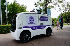 南山公安携手新石器，5G无人驾驶警务车率先亮相深圳