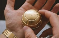 独特的错觉Mezmoglobe动感书桌玩具
