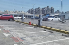 加快构建高质量充电基础设施体系，保障新能源车主出行便利